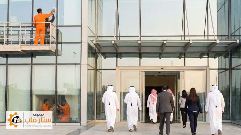 فريق إدارة المرافق في ستار فاب يقوم بتجهيز وتنظيف مكاتب شركة تجارية في الرياض استعداداً لعودة الموظفين.